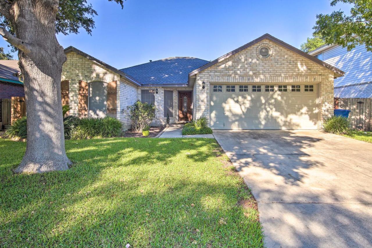 Peaceful San Antonio Oasis With Private Pool And Grill Villa Bagian luar foto